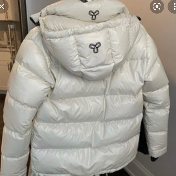 Aritzia super puff - Picture 2 of 2